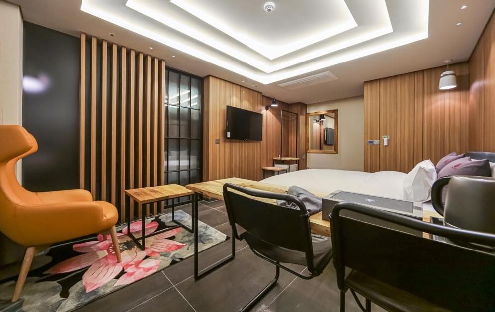 Yeoubi Hotel Changwon Exterior photo