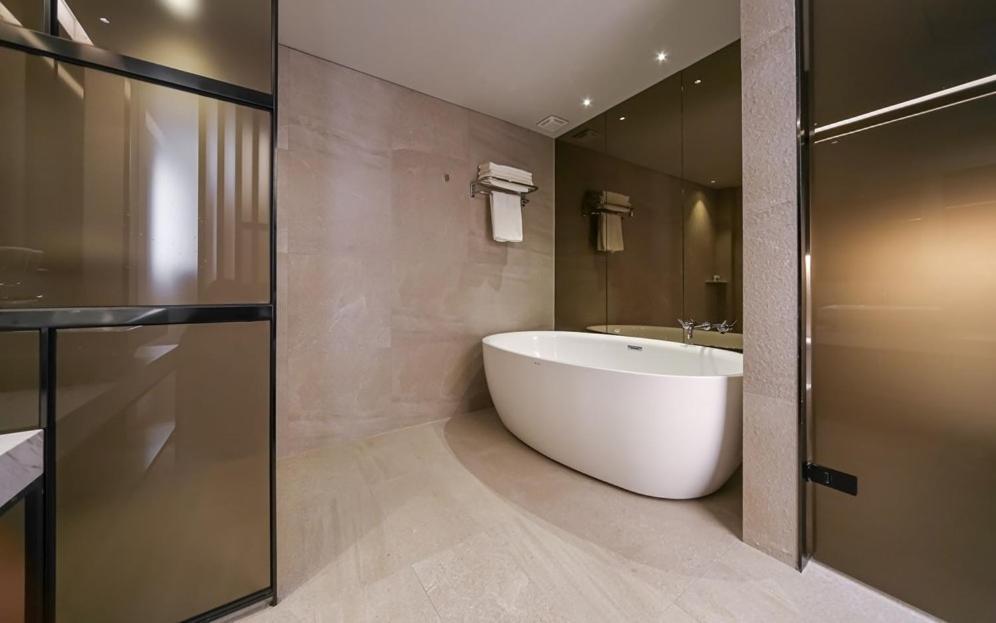 Yeoubi Hotel Changwon Exterior photo